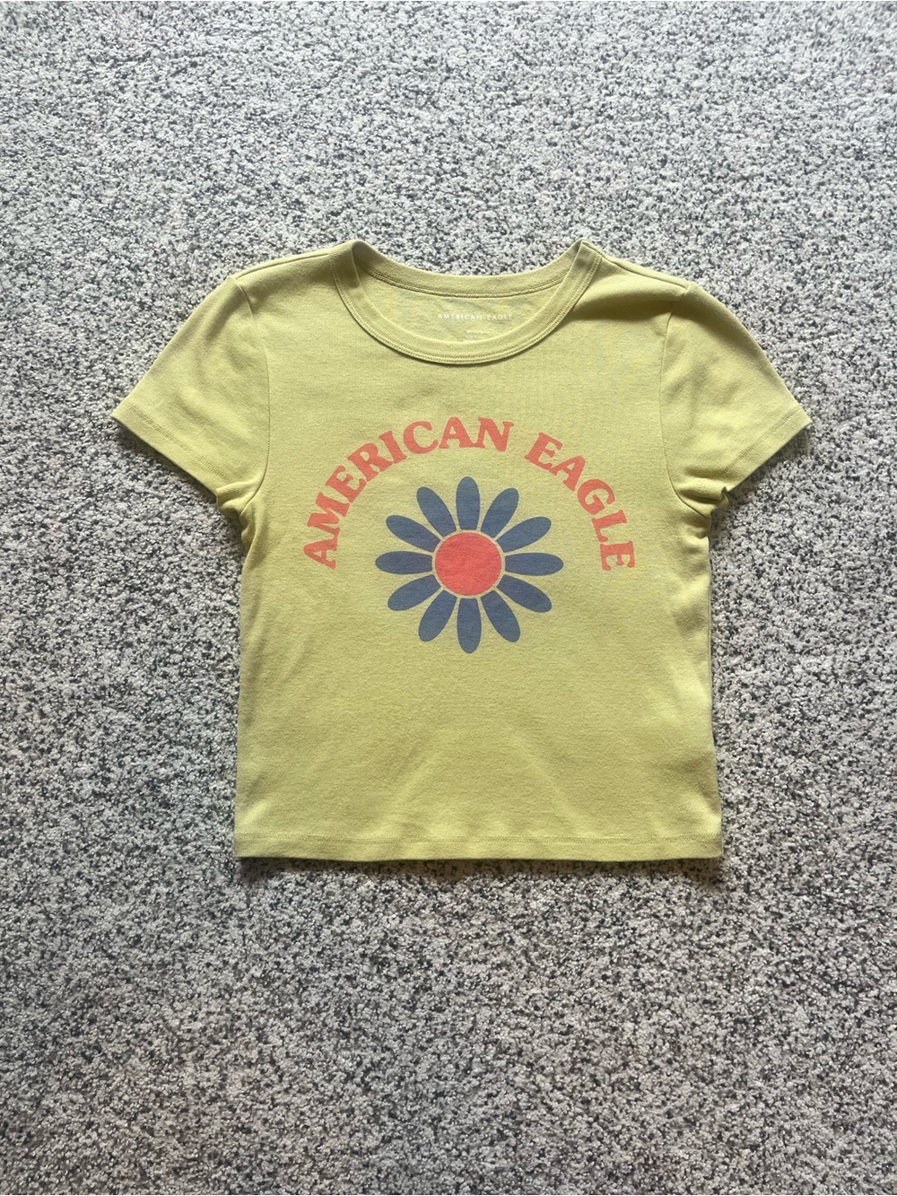 American Eagle Outfitters Women’s (M)  Yellow Graphic Cropped T with Daisy